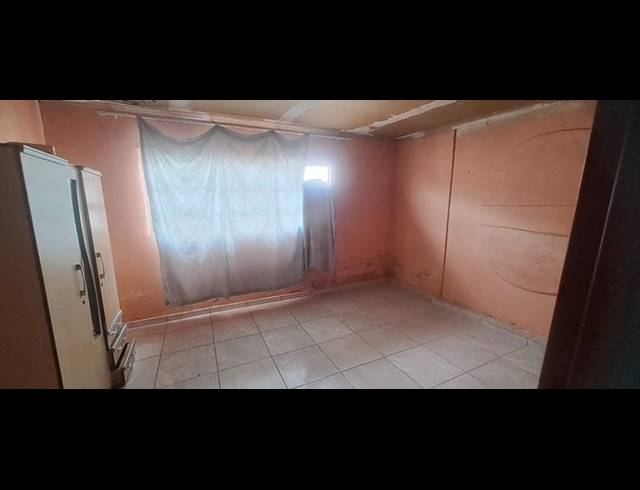 2 BEDROOM HOUSE FOR SALE IN SOL PLAATJIE